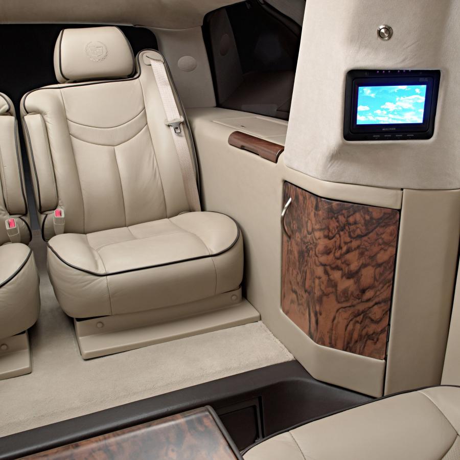  Cadillac Escalade ESV Executive Edition Concept 2003 года  (фото 10 из 16)